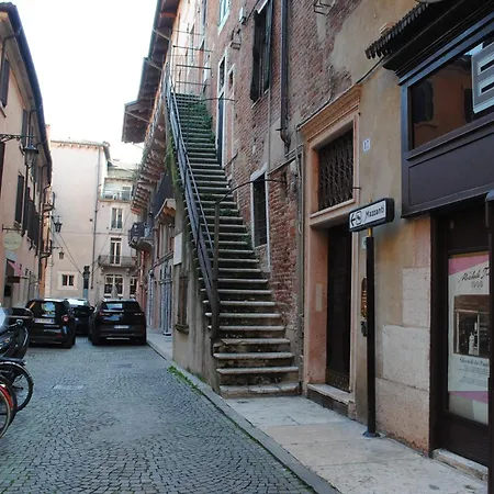 Apartment Dreaming Mazzanti 11